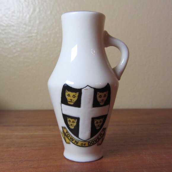 W.H. Goss crested heraldry china vintage Town of Dover (GC076 Grace) - Picture 1 of 9